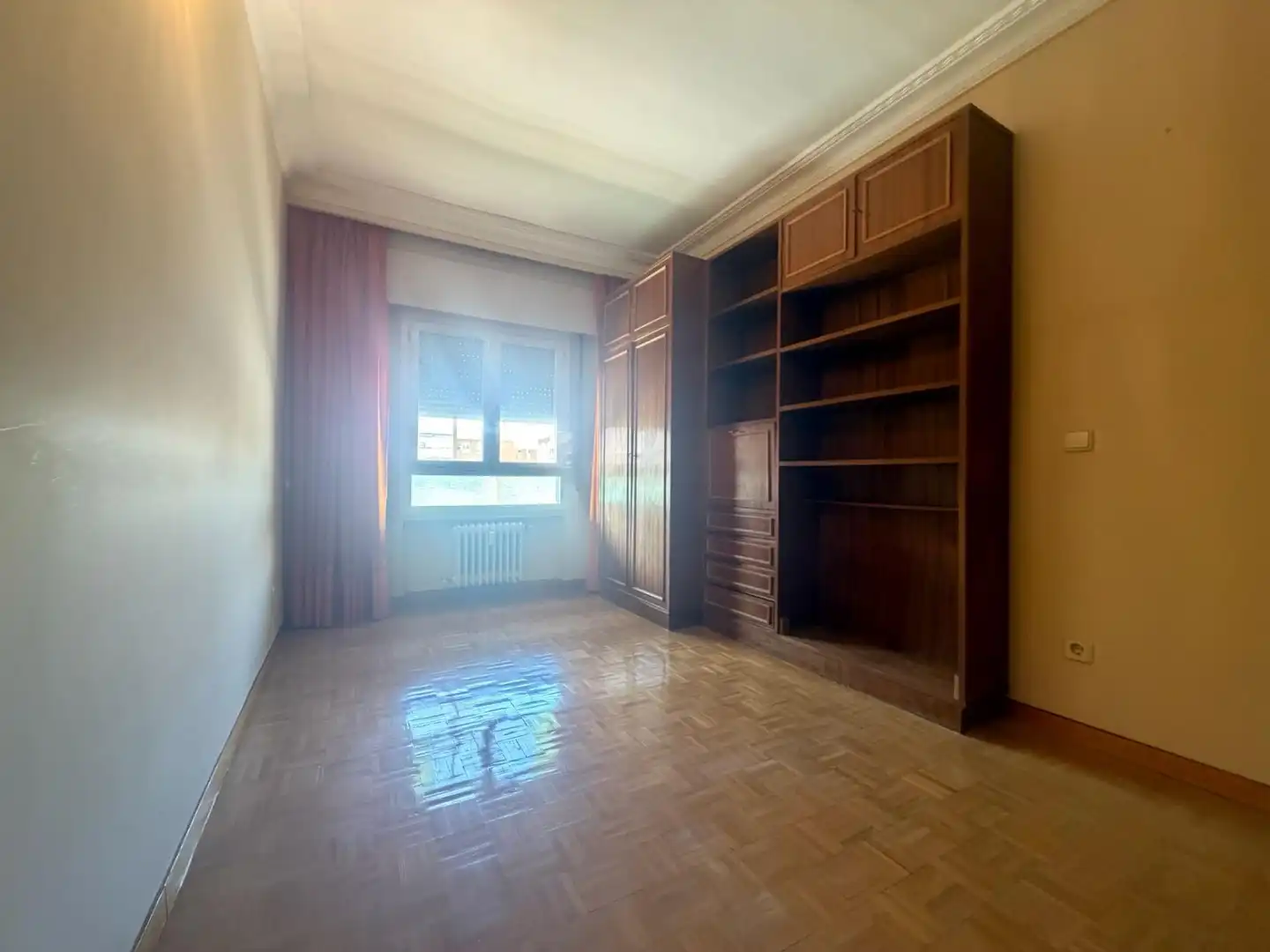 Habitación de Piso en venta en Madrid con Calefacción, Parquet y Terraza