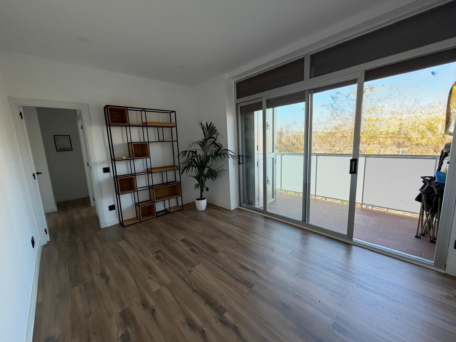 Sala de estar de Piso de alquiler en  Barcelona Capital con Aire acondicionado, Amueblado y Balcón