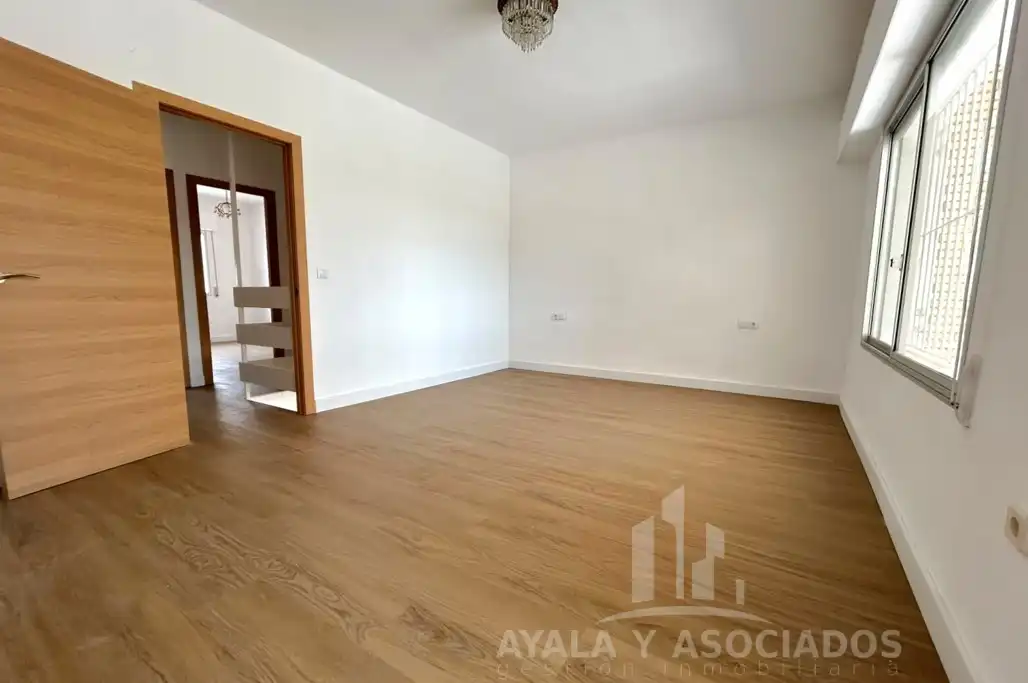 Wohnzimmer von Einfamilien-Reihenhaus zum Verkauf in Cartagena mit Klimaanlage, Heizung und Privatgarten