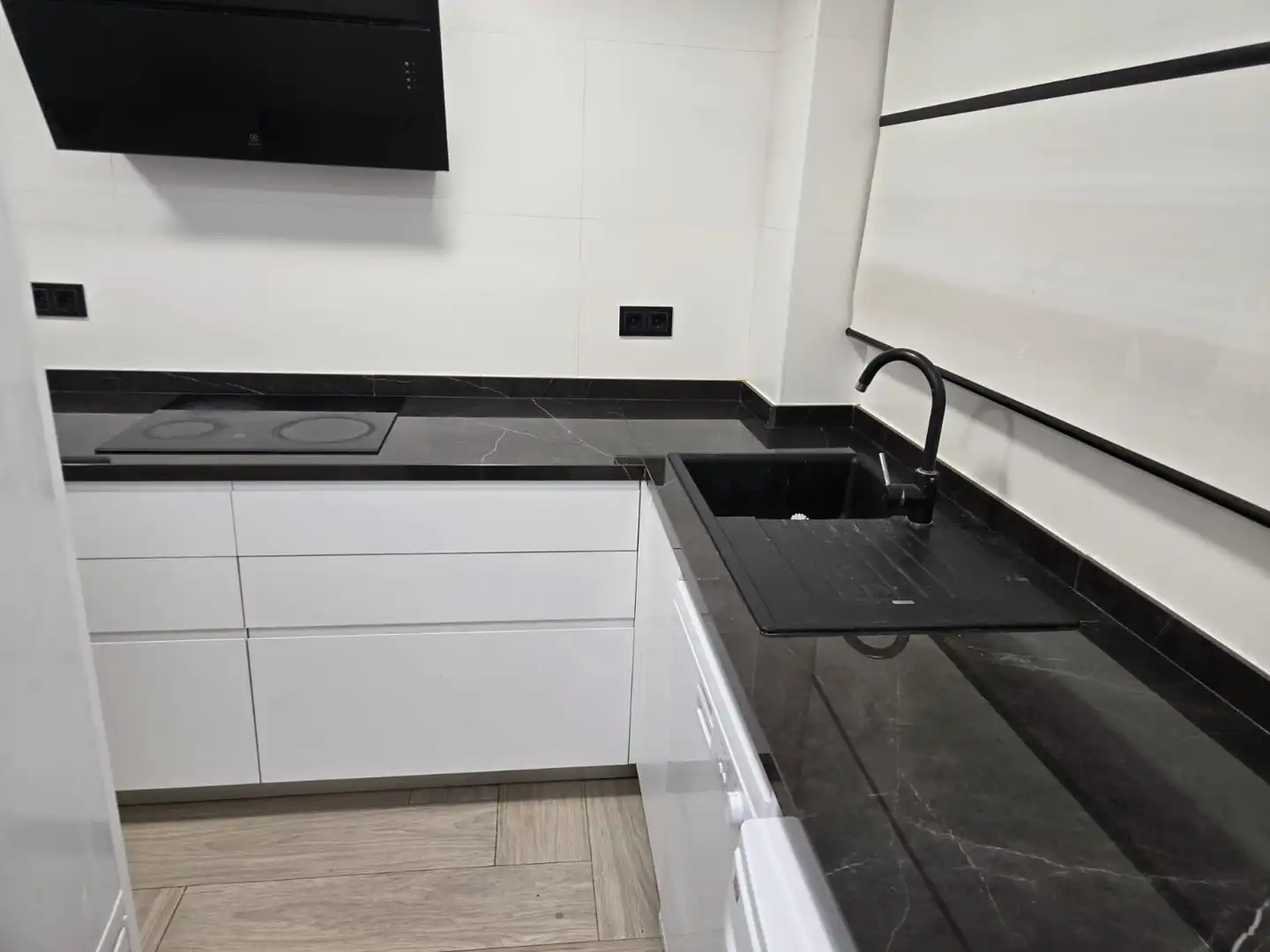 Kitchen of Flat for rent in Sevilla  with Air Conditioner, Terrace and Furnished