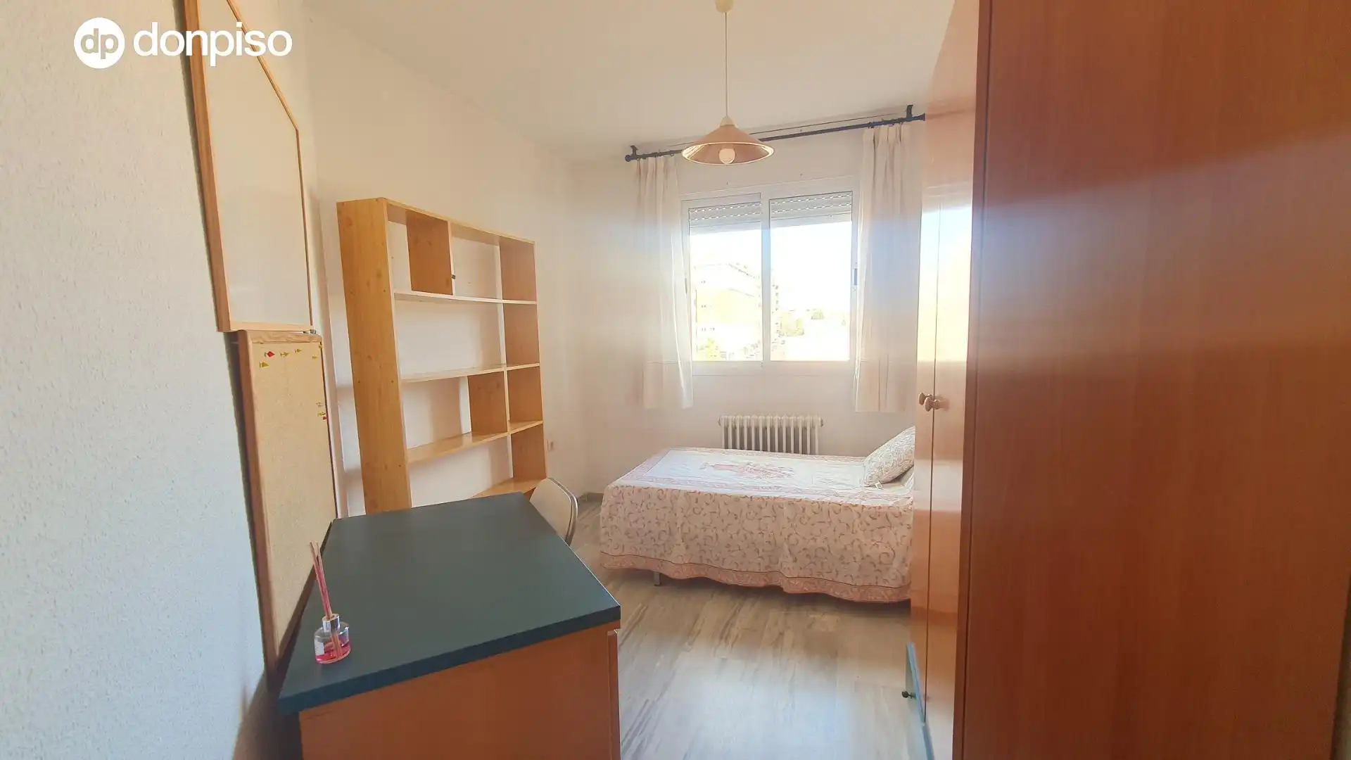 Bedroom of Flat for rent in Granada  with Air Conditioner, Heating and Terrace