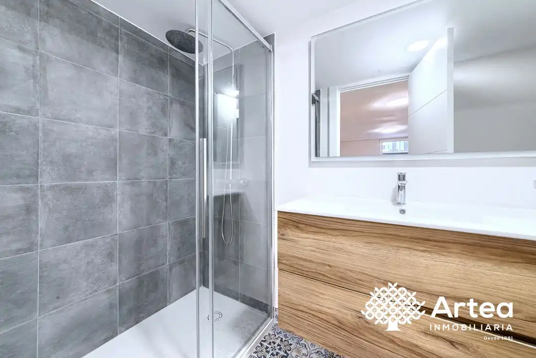 Baño de Piso en venta en Bilbao  con Balcón y Alarma