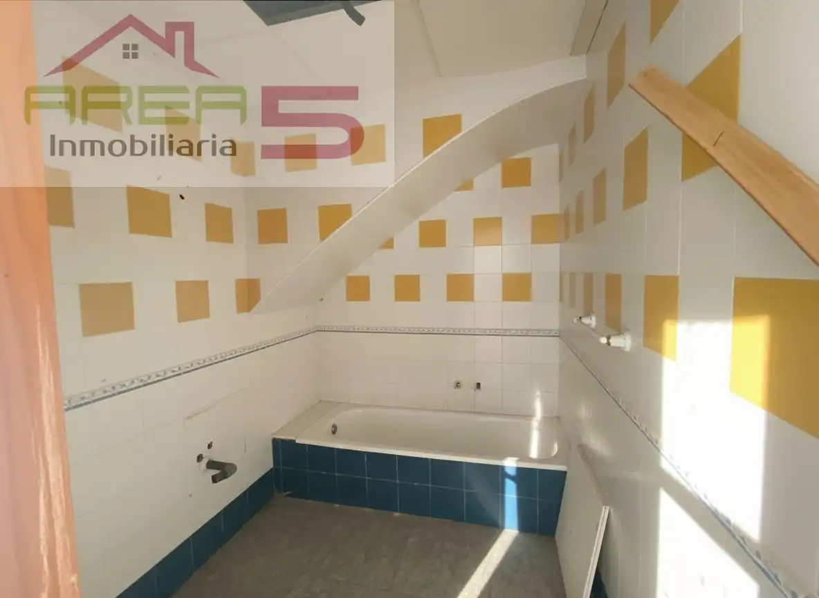 Baño de Casa adosada en venta en Santa Amalia con Trastero y Balcón