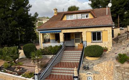 Vista exterior de Casa o xalet en venda en Petrer amb Aire condicionat, Calefacció i Jardí privat