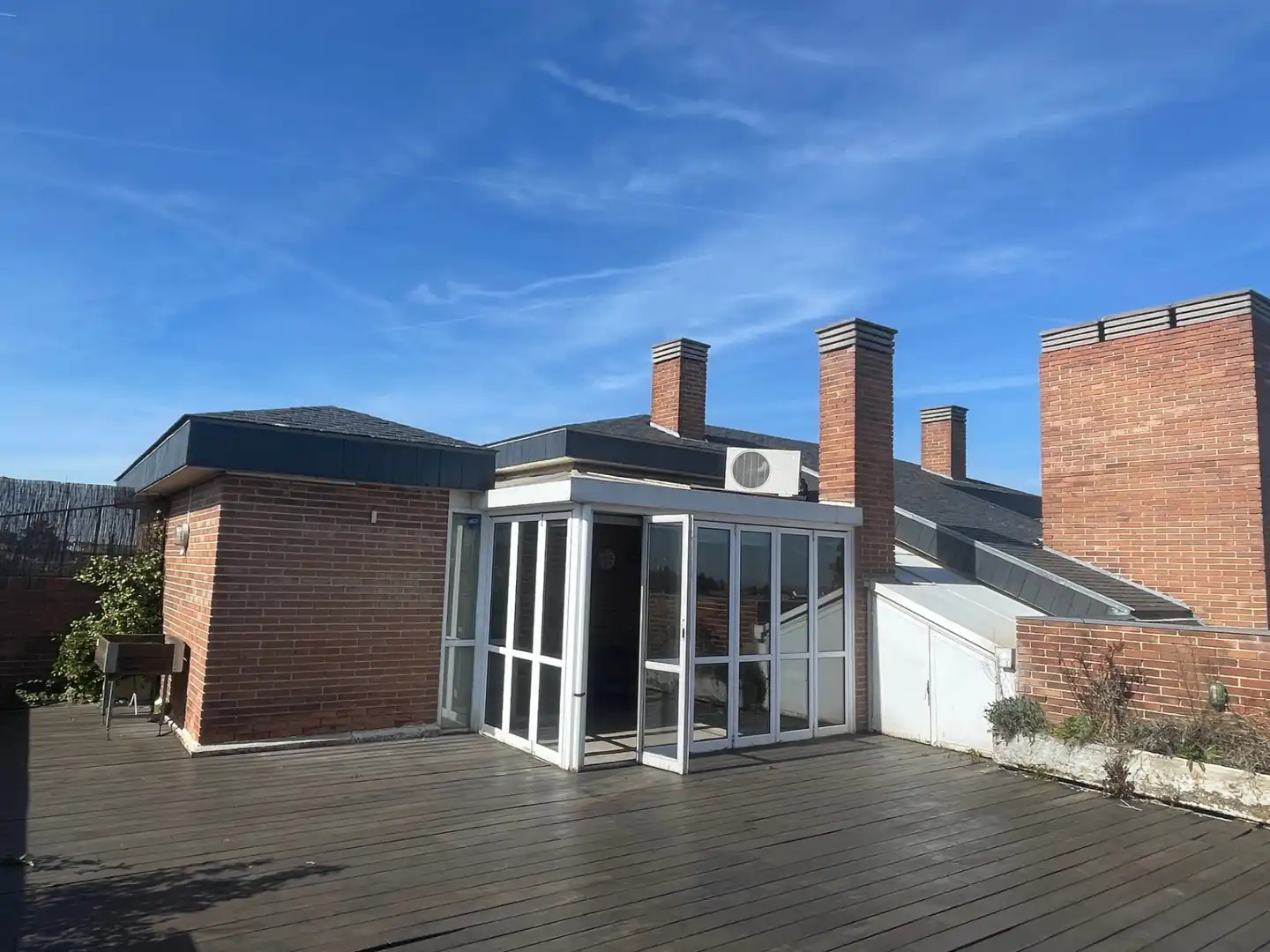 Vista exterior de Ático en venta en Pozuelo de Alarcón con Aire acondicionado, Calefacción y Jardín privado