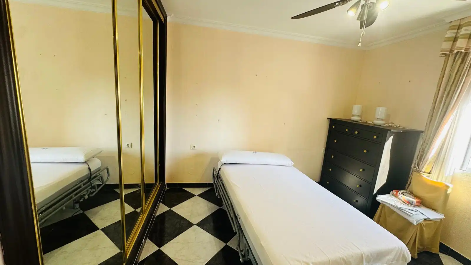 Habitación de Piso en venta en Sevilla con Aire acondicionado, Calefacción y Terraza