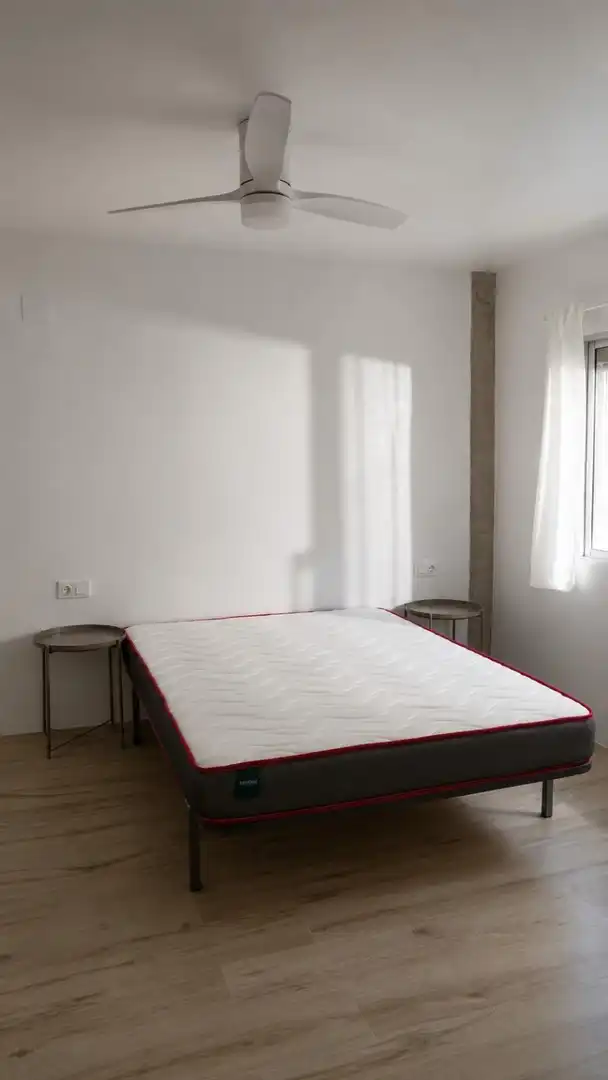 Schlafzimmer von Wohnung zur Miete in Valencia mit Klimaanlage, Heizung und Möbliert