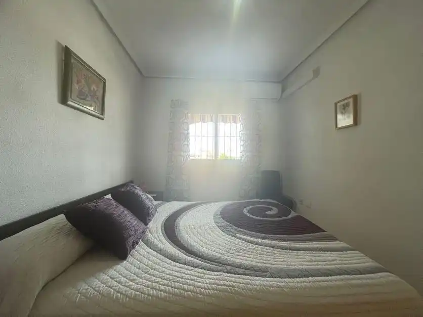 Dormitori de Apartament en venda en Torrevieja amb Aire condicionat, Terrassa i Moblat