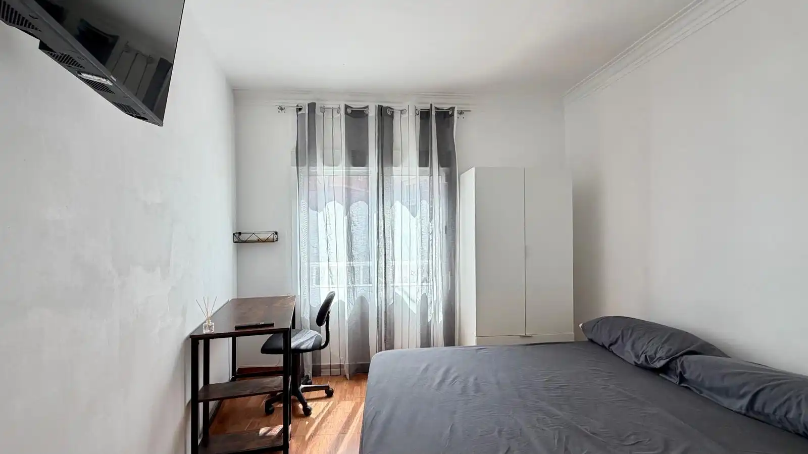 Habitación de Piso en venta en L'Hospitalet de Llobregat con Terraza y Trastero
