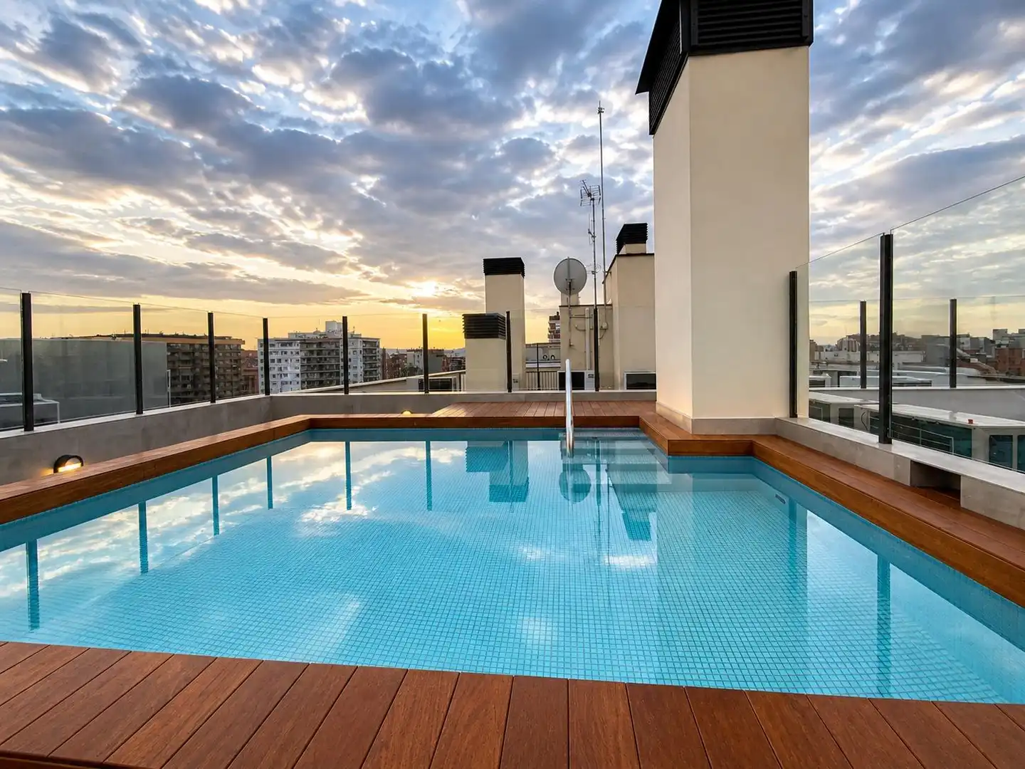 Piscina de Pis de lloguer en Barcelona amb Aire condicionat, Parquet i Moblat
