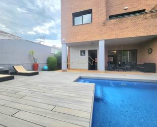 Swimming pool of Single-family semi-detached to rent in El Masnou  with Air Conditioner, Terrace and Swimming Pool