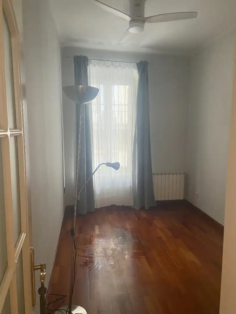 Bedroom of Flat for rent in Madrid  with Air Conditioner and Furnished