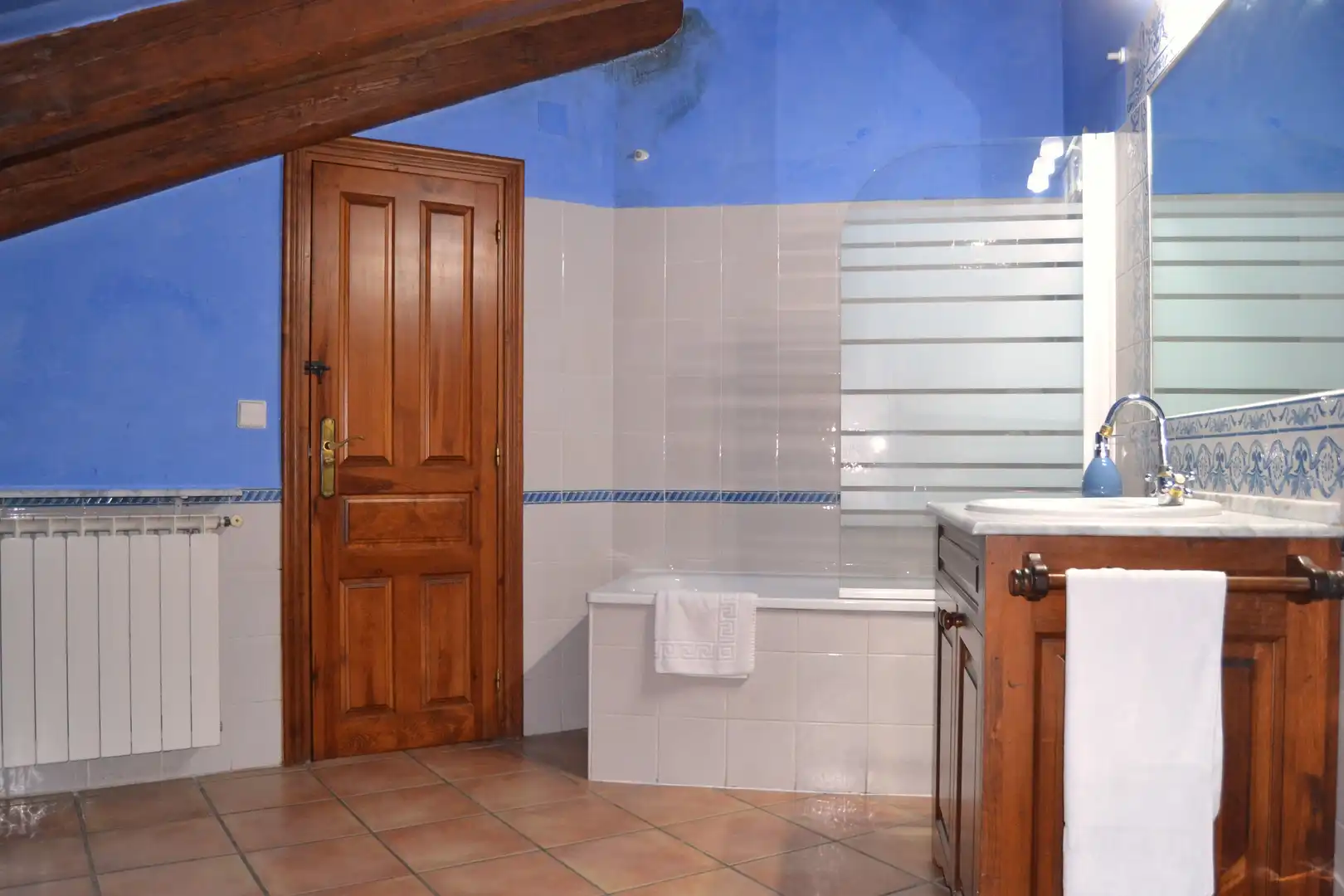 Baño de Casa o chalet en venta en Borau con Calefacción, Parquet y Trastero