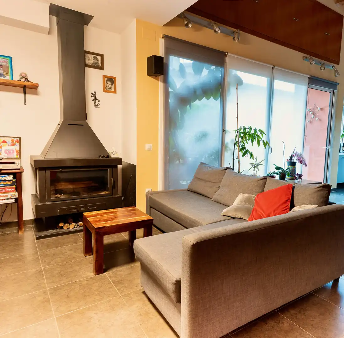 Sala d'estar de Casa o xalet en venda en Navata amb Aire condicionat, Calefacció i Terrassa