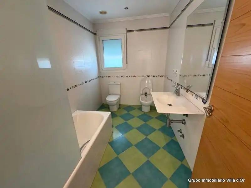 Badezimmer von Haus oder Chalet zum Verkauf in Dénia mit Klimaanlage, Heizung und Privatgarten