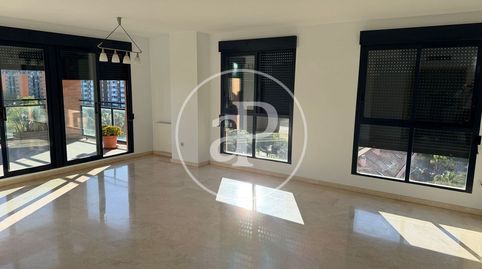 Foto 3 de Piso de alquiler en C/ de Santa Genoveva Torres, Sant Llorenç - Zona Alfahuir, Valencia Capital