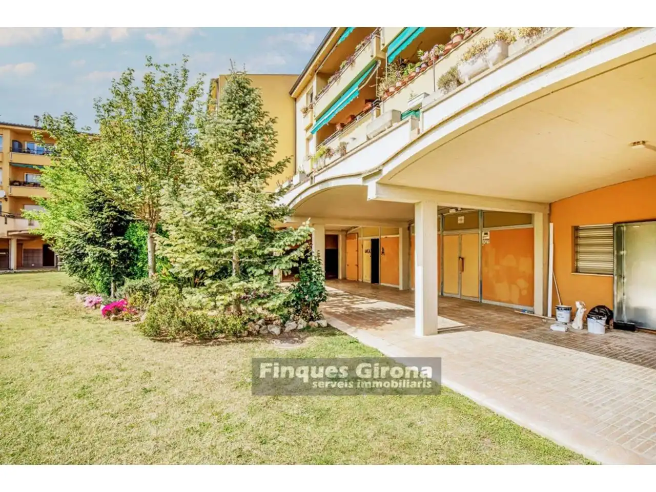 Vista exterior de Piso en venta en Girona