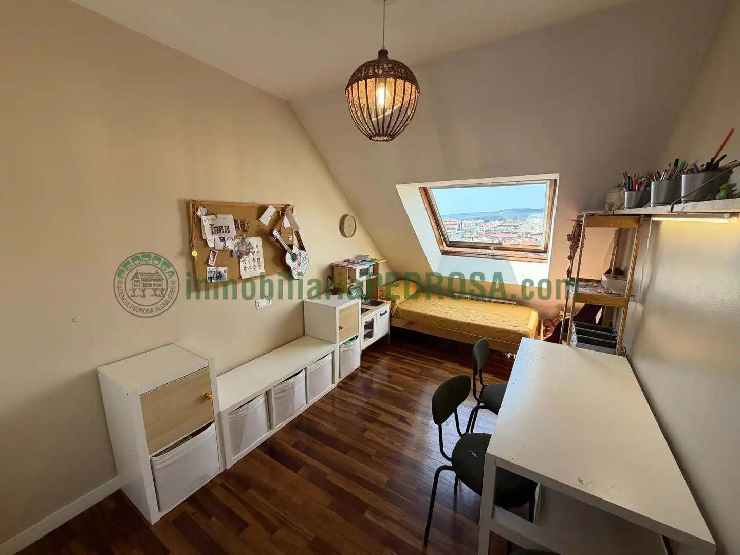 Habitación de Ático en venta en Pontevedra Capital  con Calefacción y Terraza