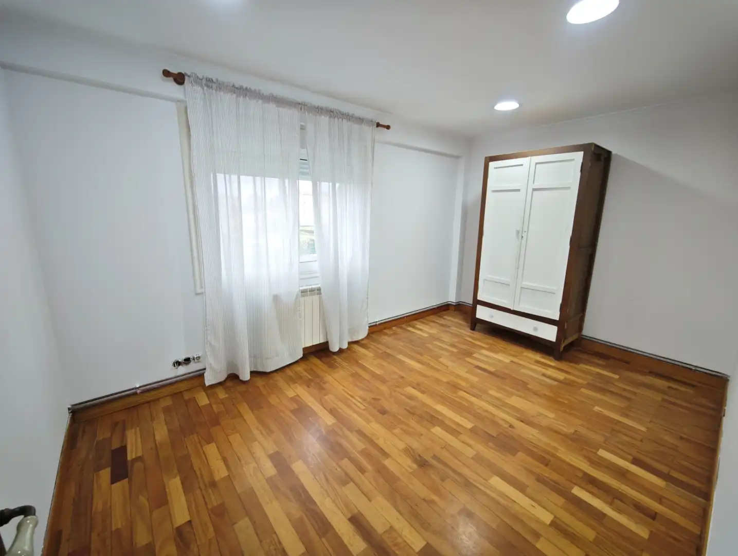 Habitación de Piso en venta en Ordes con Calefacción, Parquet y Trastero