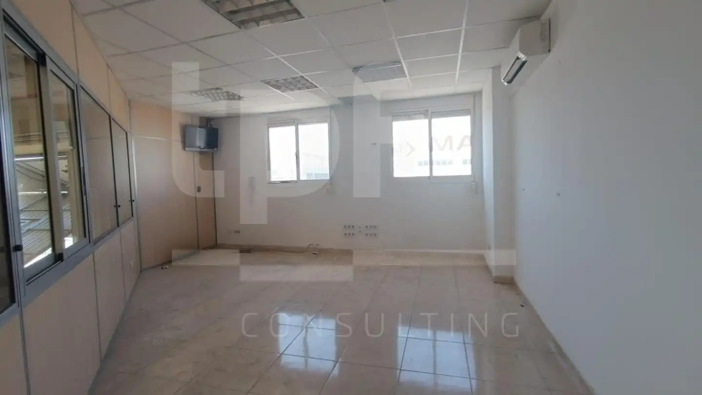 Industrial building to rent in Avinguda dels Fusters, imagen 5