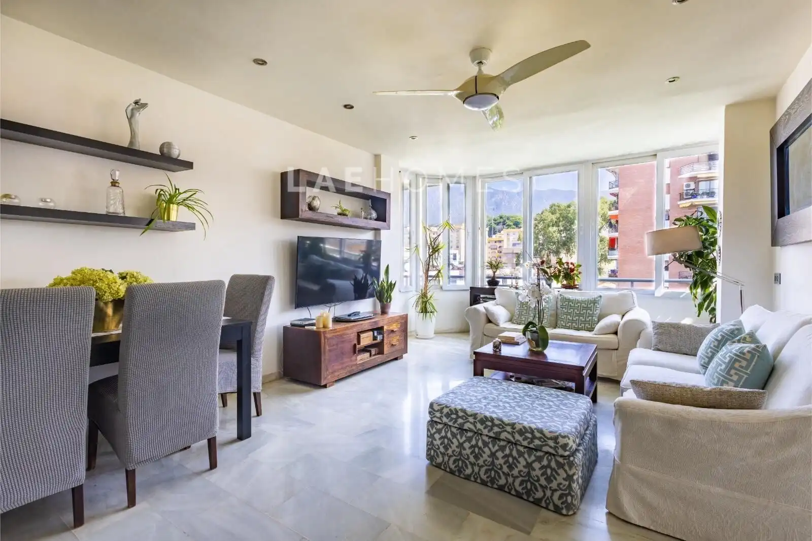 Sala d'estar de Àtic en venda en Marbella amb Aire condicionat