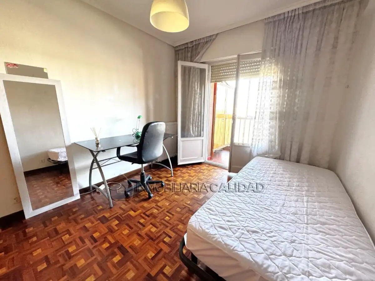 Bedroom of Flat for rent in Burgos  with Heating, Terrace and Furnished