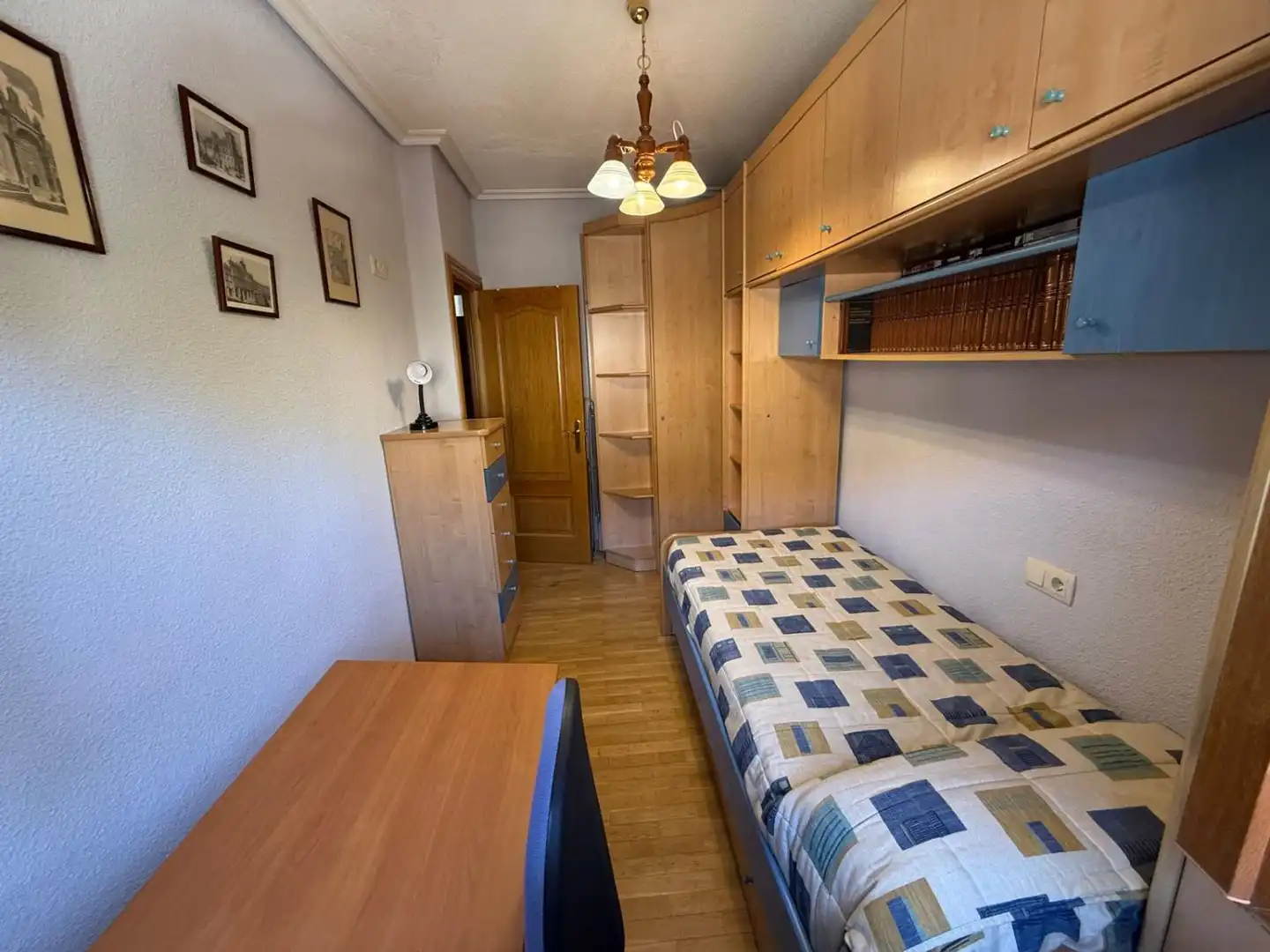 Bedroom of Flat for rent in Salamanca  with Air Conditioner, Heating and Parquet flooring