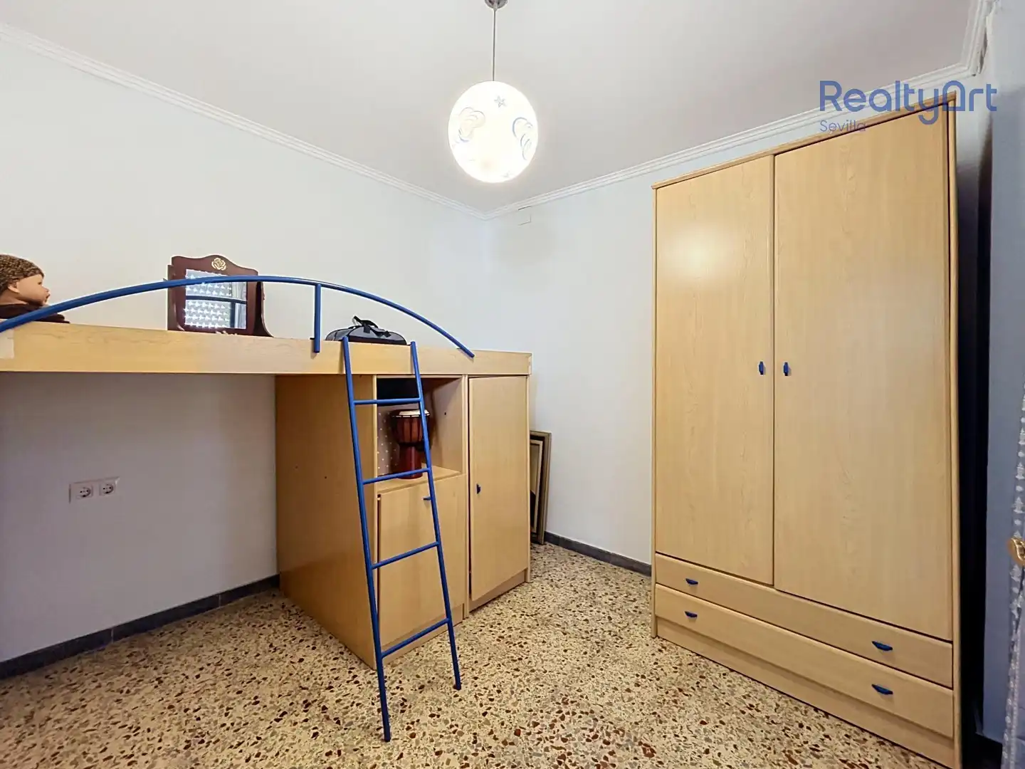 Dormitori de Casa o xalet en venda en Sevilla amb Aire condicionat, Terrassa i Balcó