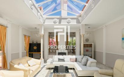 Living room of House or chalet for sale in Marbella  with Air Conditioner, Terrace and Swimming Pool