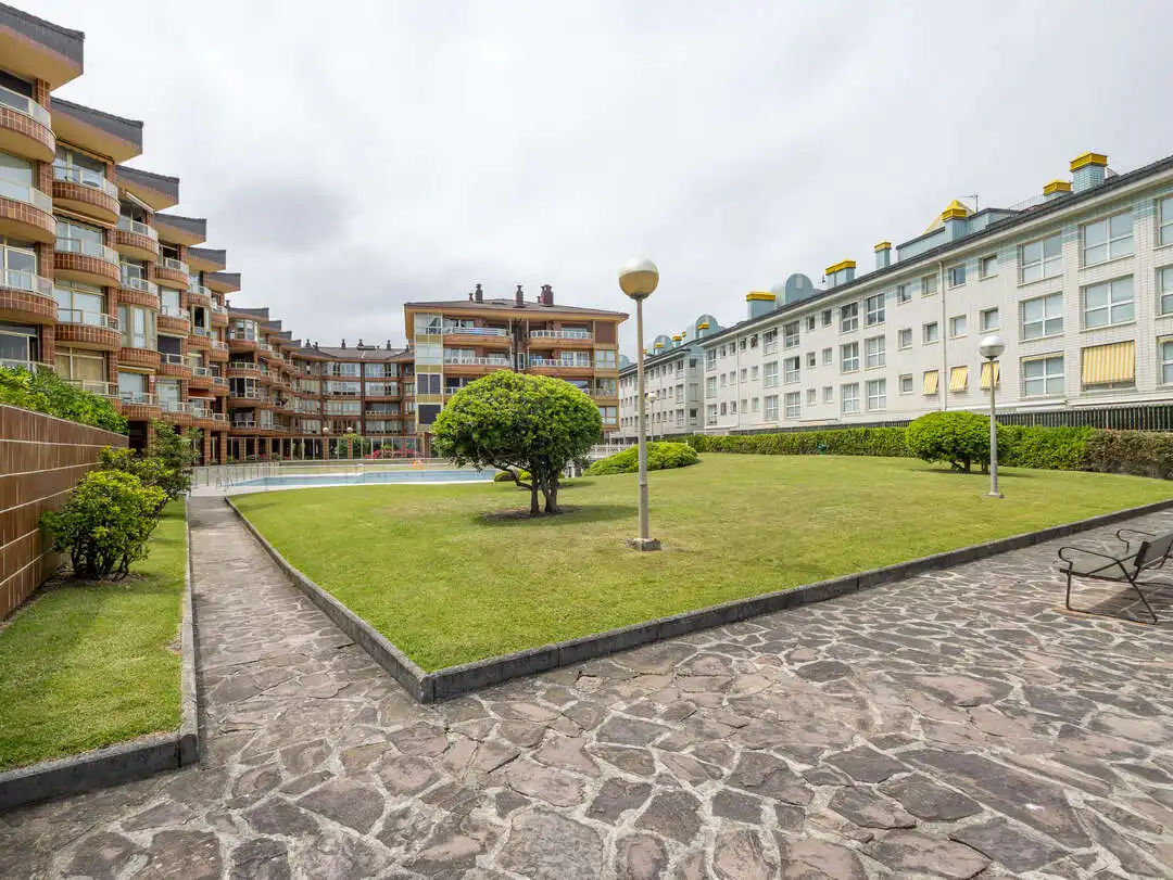 Außenansicht von Wohnung zum Verkauf in Zarautz mit Heizung, Privatgarten und Terrasse
