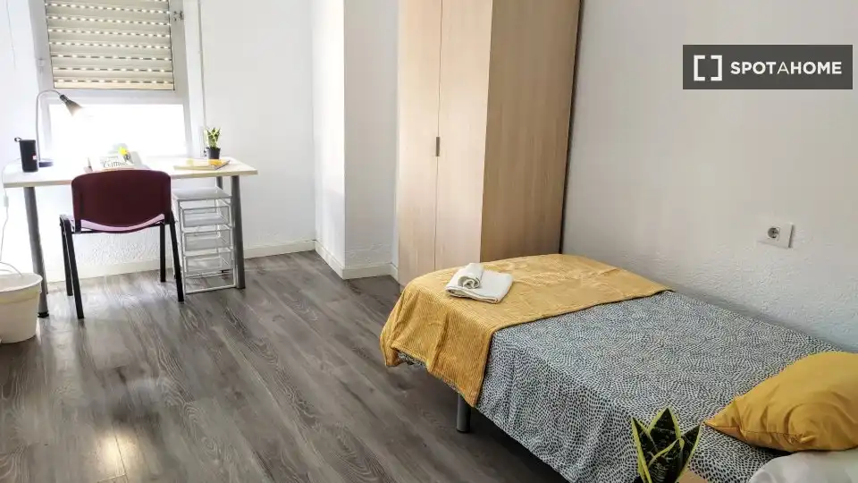 Habitación de Piso de alquiler en Burjassot con Aire acondicionado, Calefacción y Amueblado