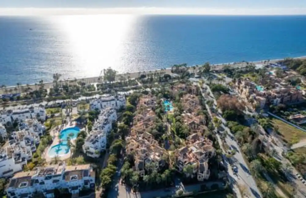 Exterior view of Ground floor for rent in Marbella  with Air Conditioner, Terrace and Swimming Pool