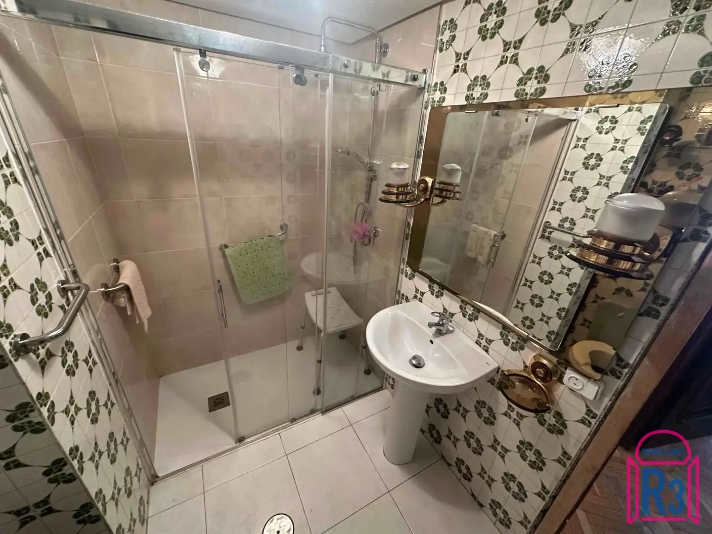 Baño de Piso en venta en León Capital  con Calefacción y Terraza