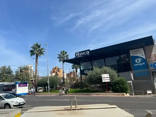 Vista exterior de Local en venta en Finestrat