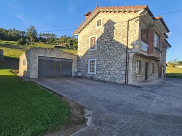 Villa avec balcon à vendre à Barrio JURRIO (EL)
