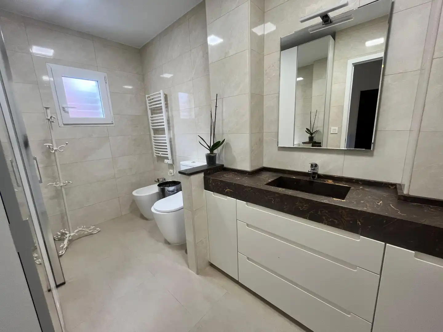 Bathroom of Houses for sale in Sevilla  with Air Conditioner, Heating and Private garden