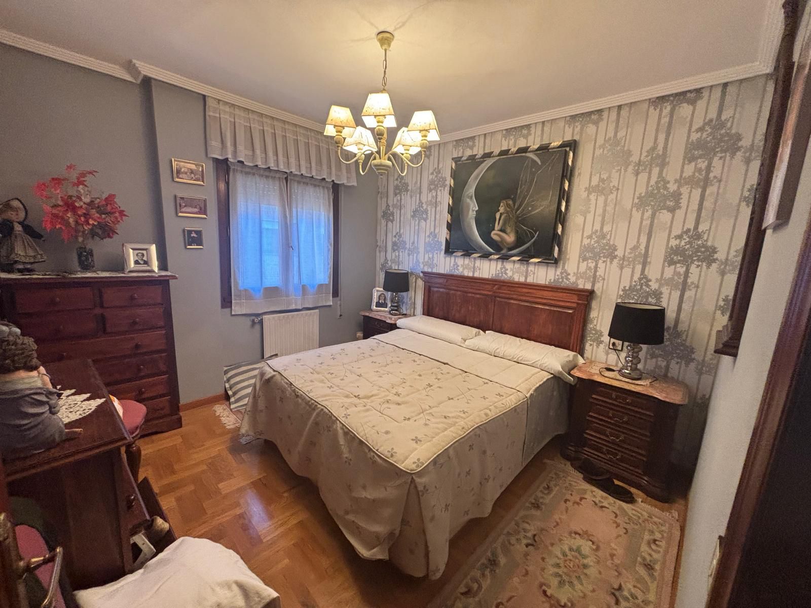 Bedroom of Flat for rent in Oviedo   with Heating, Parquet flooring and Furnished