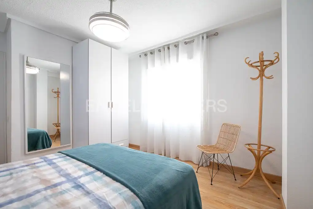 Bedroom of Flat for rent in Valencia  with Heating, Parquet flooring and Terrace