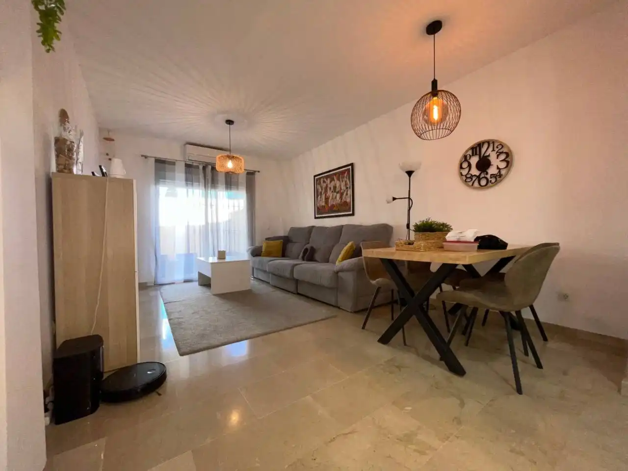 Sala de estar de Piso de alquiler en Estepona con Aire acondicionado, Calefacción y Terraza