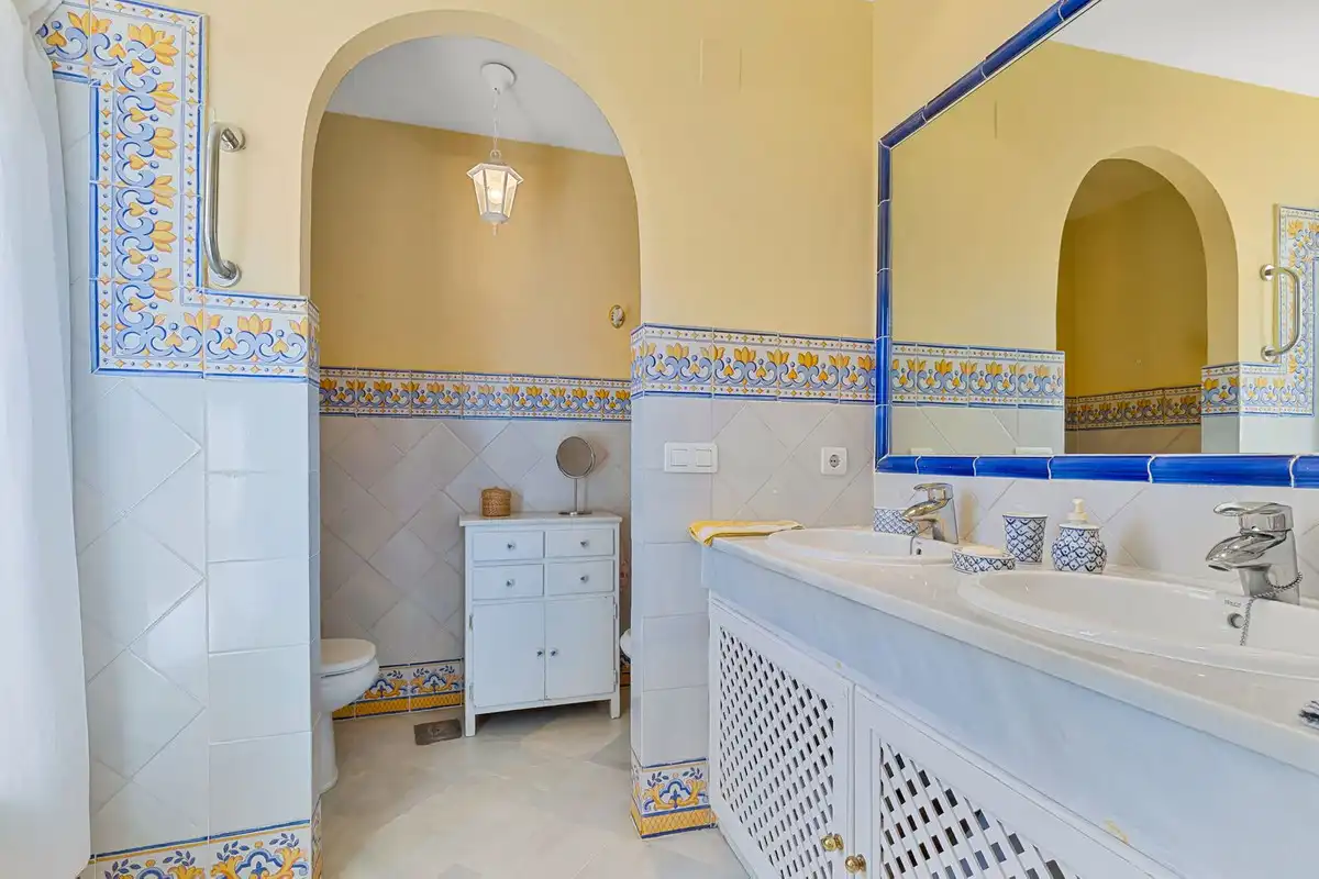Badezimmer von Haus oder Chalet zum Verkauf in Marbella mit Terrasse und Gemeinschaftspool