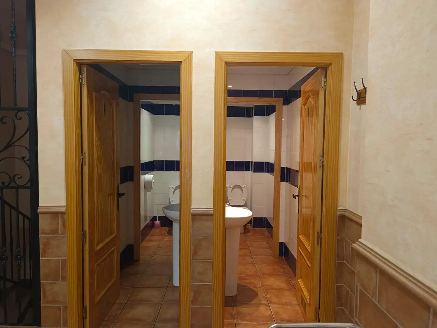 Baño de Local en venta en Zaragoza con Aire acondicionado