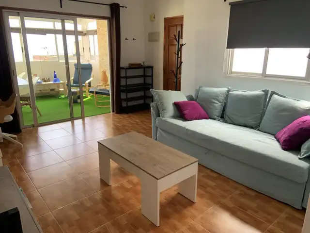 Sala d'estar de Pis de lloguer en San Cristóbal de la Laguna amb Moblat, Forn i Balcó