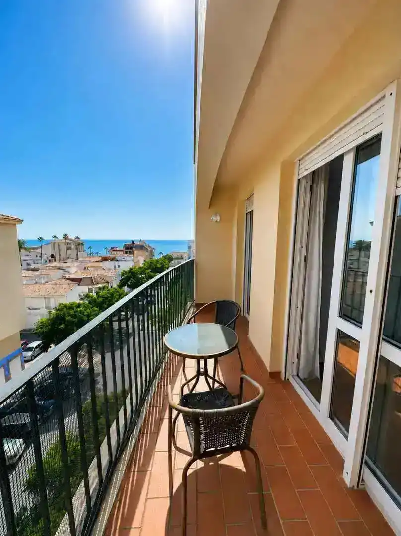 Terrasse von Wohnungen zur Miete in Manilva mit Terrasse, Möbliert und Gemeinschaftspool