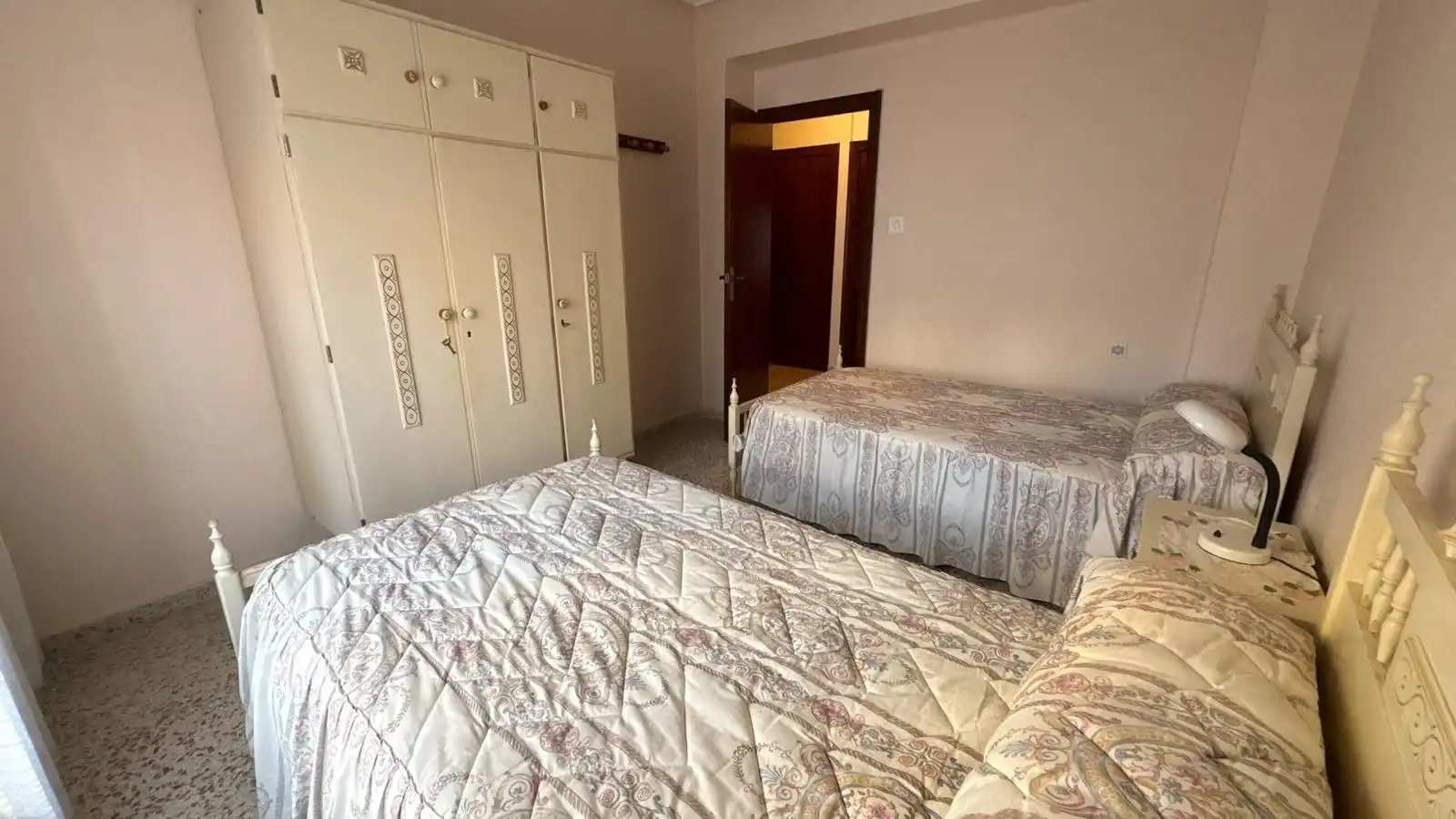 Schlafzimmer von Wohnung zur Miete in Elda mit Klimaanlage, Möbliert und Balkon