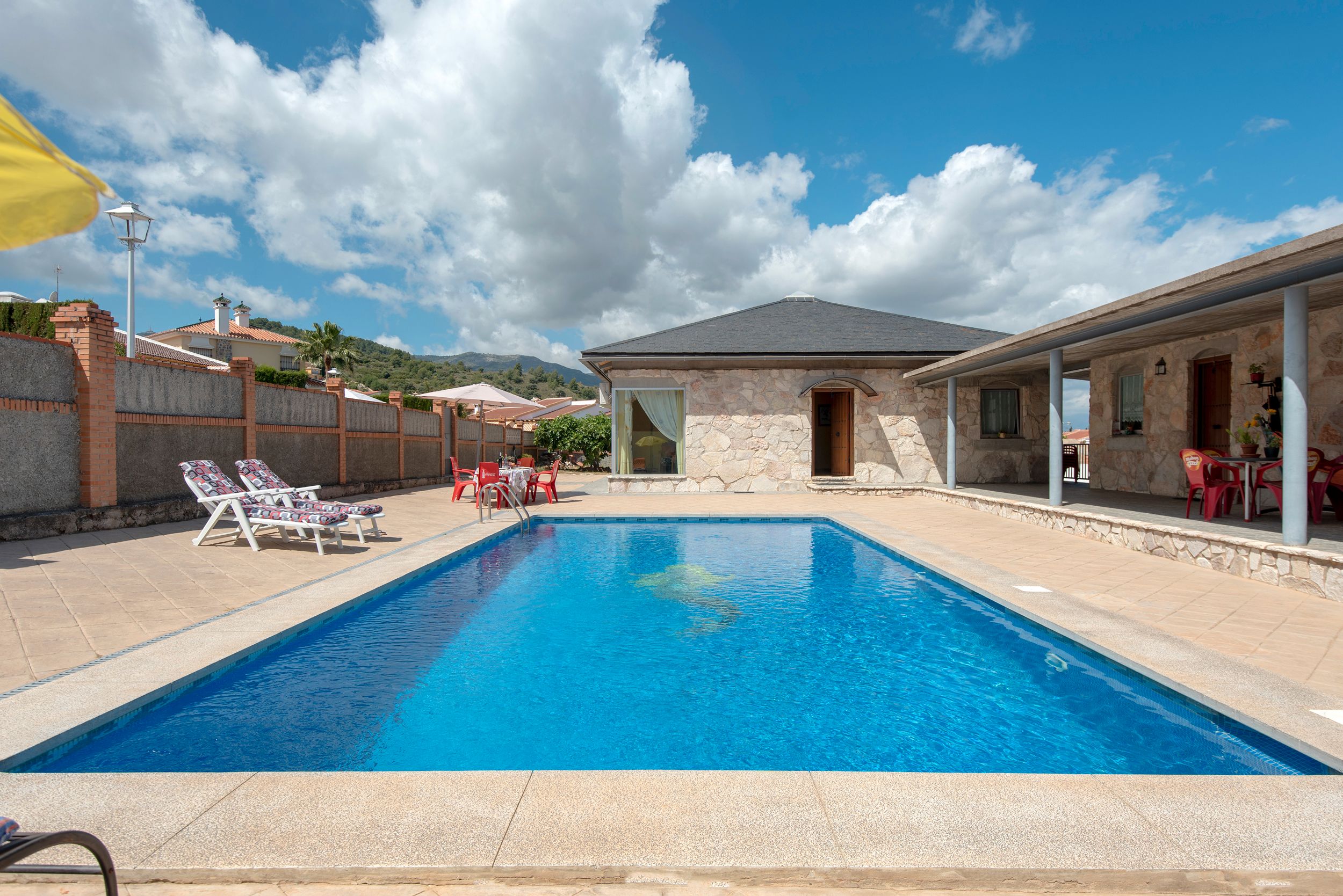Piscina de Casa o xalet en venda en Alhaurín de la Torre amb Aire condicionat, Jardí privat i Terrassa