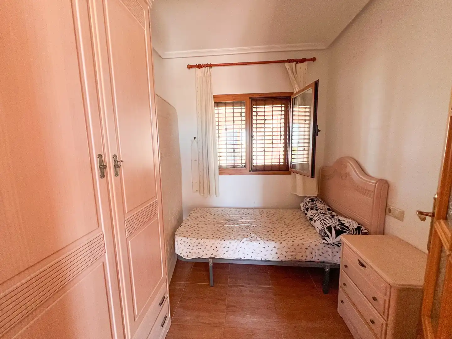 Habitación de Casa adosada en venta en Torrevieja con Aire acondicionado, Calefacción y Jardín privado