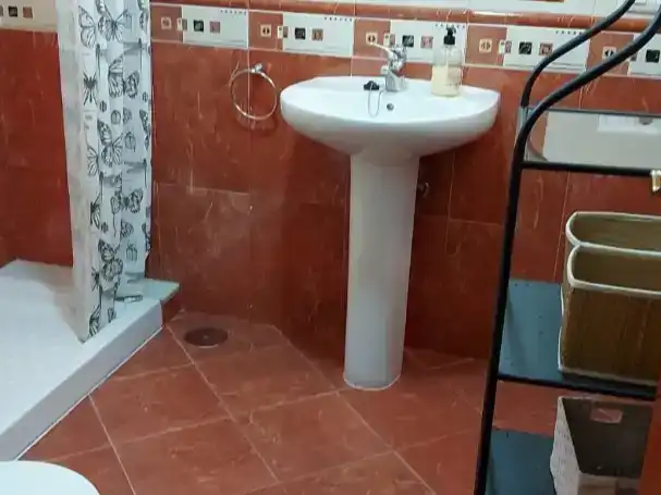Baño de Planta baja para compartir en El Retiro - Parque Atlántico - Ronda este
