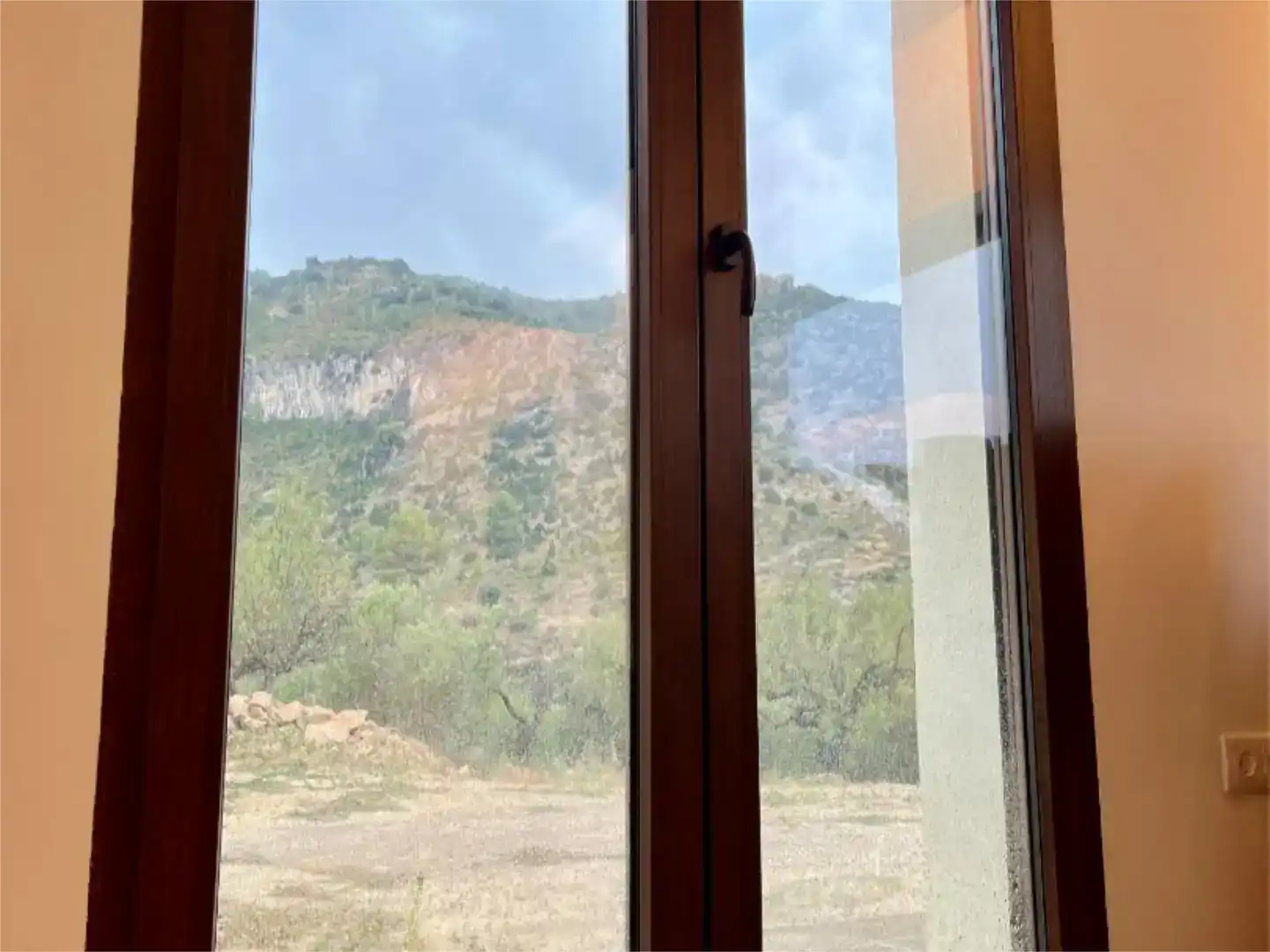 Vista exterior de Finca rústica en venda en Sierra Engarcerán amb Aire condicionat, Jardí privat i Traster