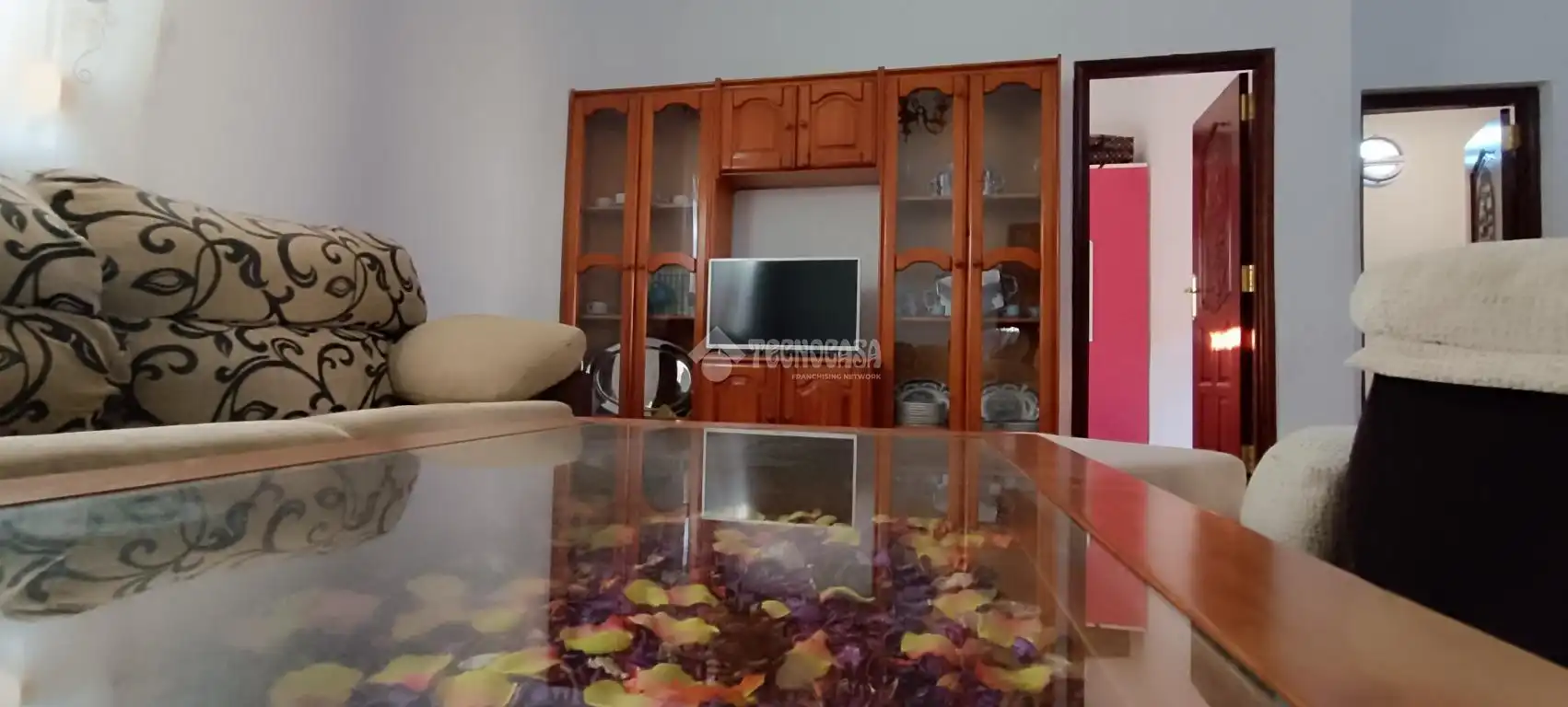Sala d'estar de Finca rústica en venda en Dos Hermanas amb Aire condicionat, Terrassa i Piscina