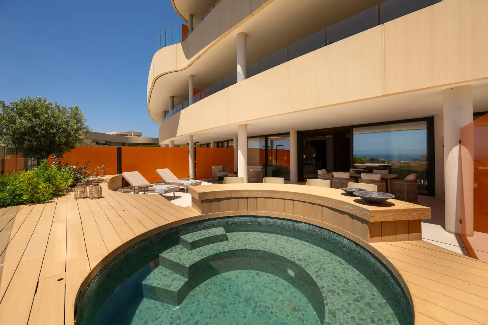 Terrasse von Wohnungen zum Verkauf in Fuengirola mit Klimaanlage, Terrasse und Schwimmbad